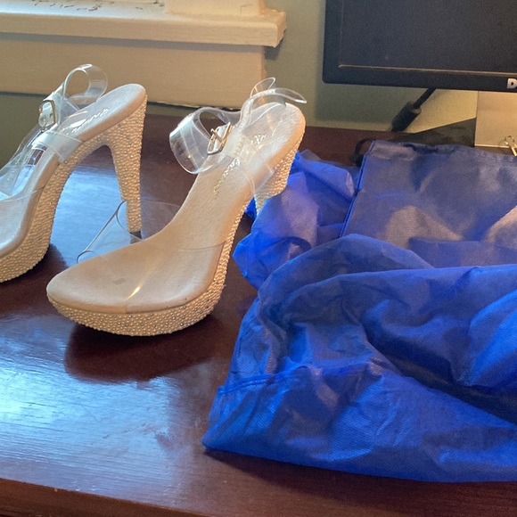 ✨Fabulicious brand white high heels sandals - Picture 5 of 5